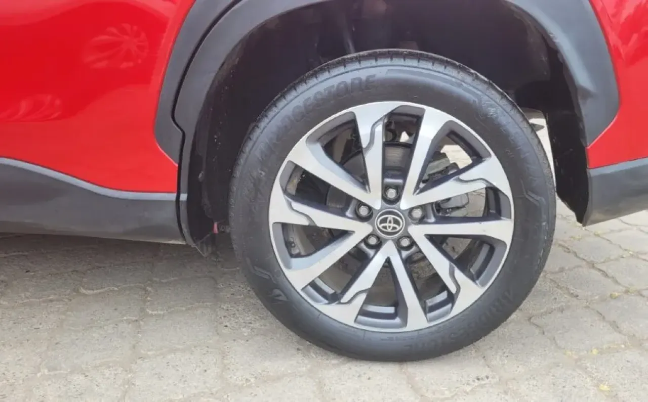 Toyota Corolla Cross — foto 9 de 16