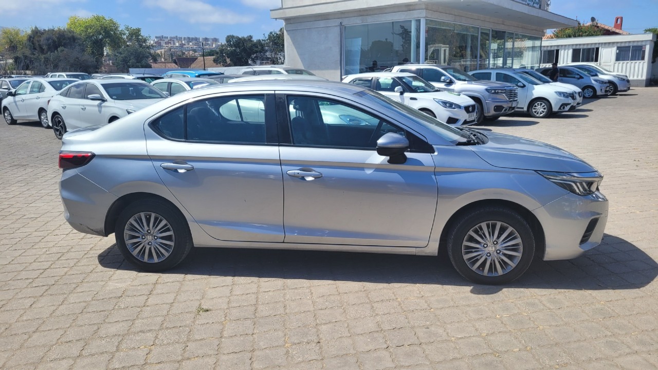 Honda City — foto 7 de 13