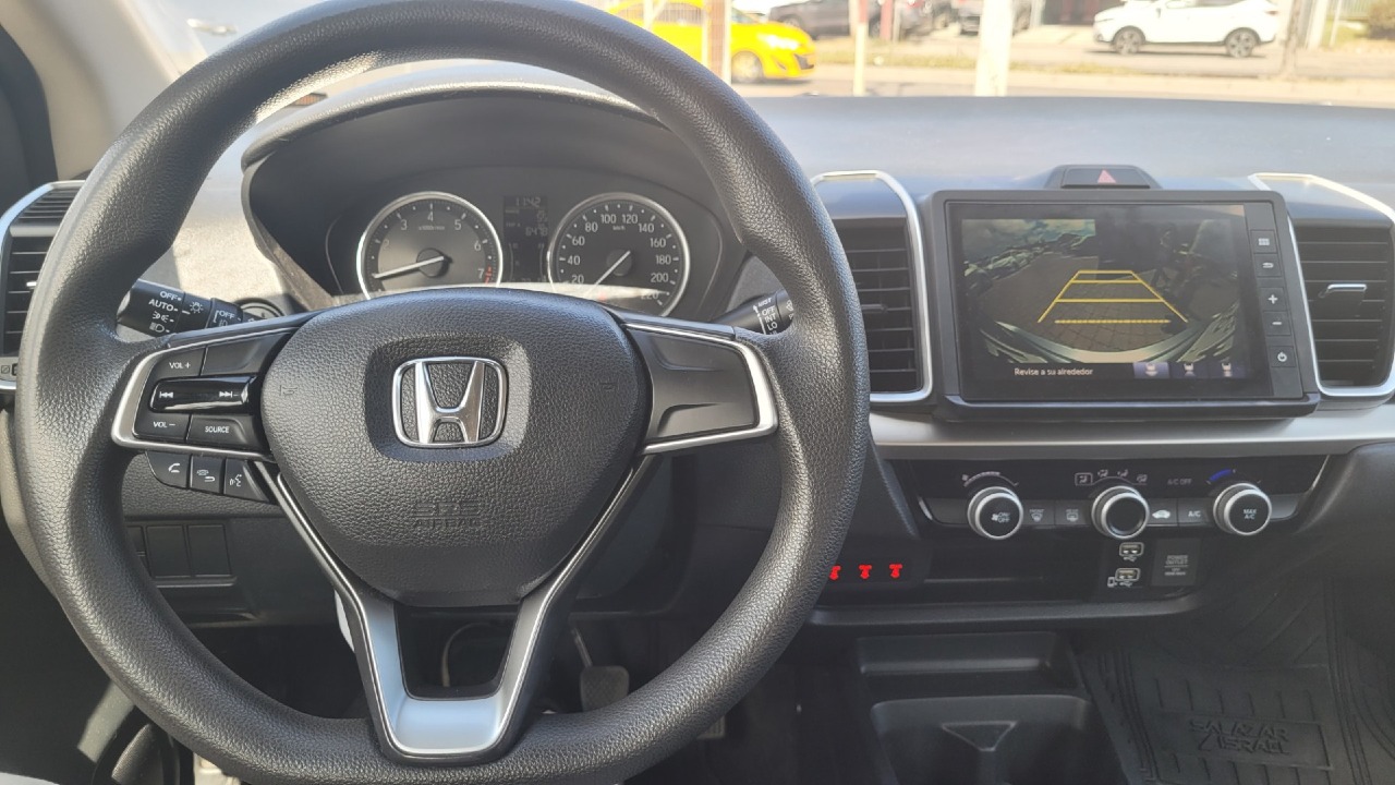 Honda City — foto 9 de 13