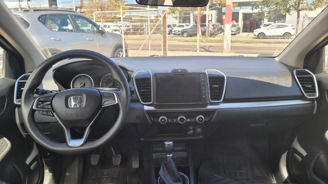 Honda City — foto 10 de 13