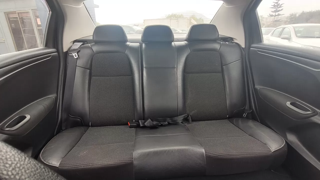 Peugeot 301 Hdi — foto 11 de 15