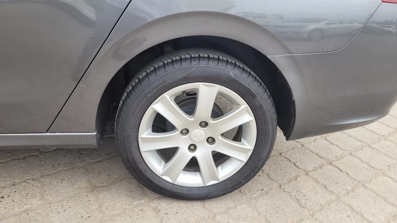 Peugeot 301 Hdi — foto 14 de 15