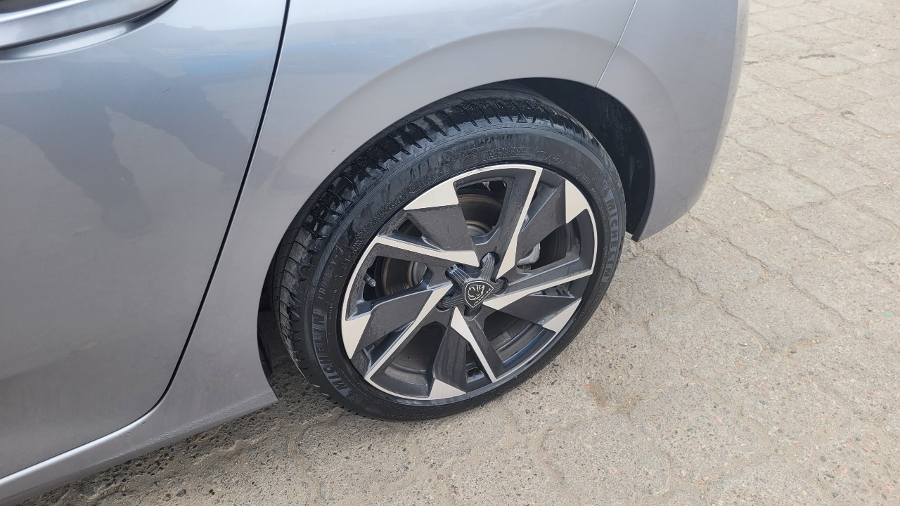 Peugeot 308 Puretech 1.2 Aut. — foto 14 de 15