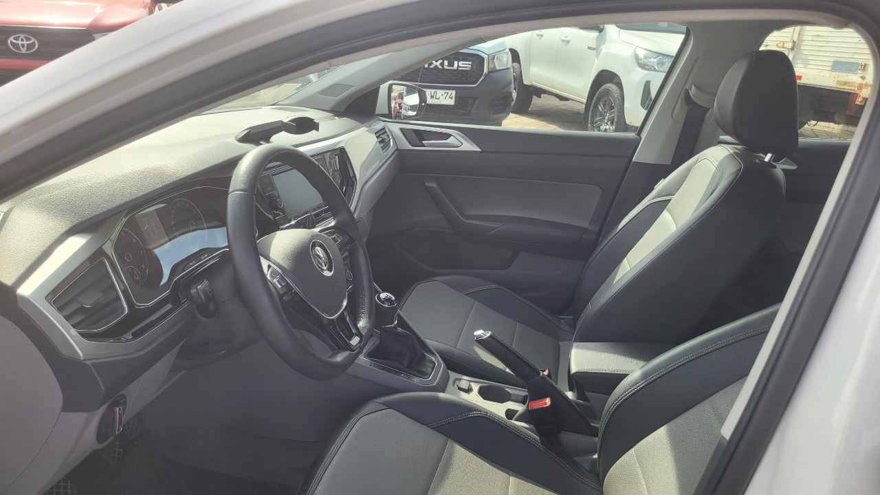 Volkswagen Polo Highline 1.6 Full Mec. — foto 9 de 15