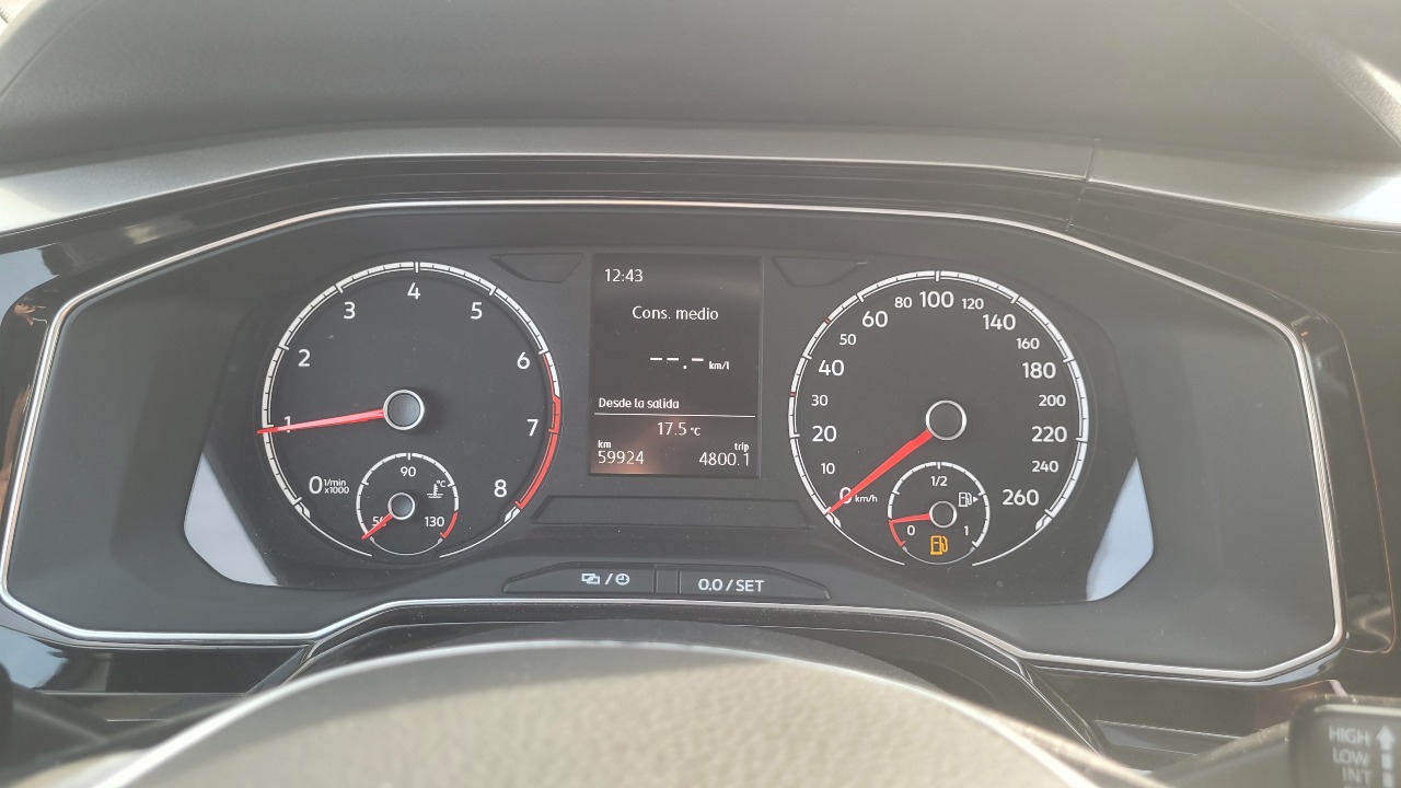 Volkswagen Polo Highline 1.6 Full Mec. — foto 10 de 15
