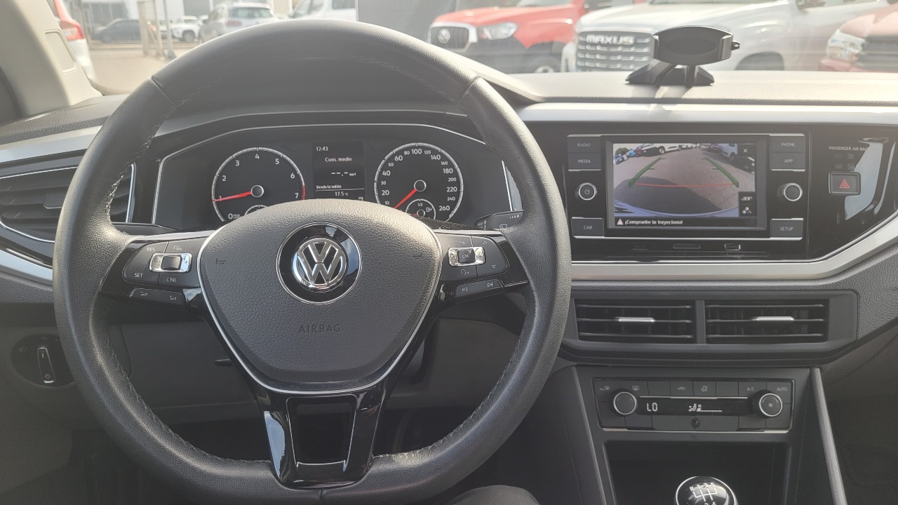 Volkswagen Polo Highline 1.6 Full Mec. — foto 11 de 15