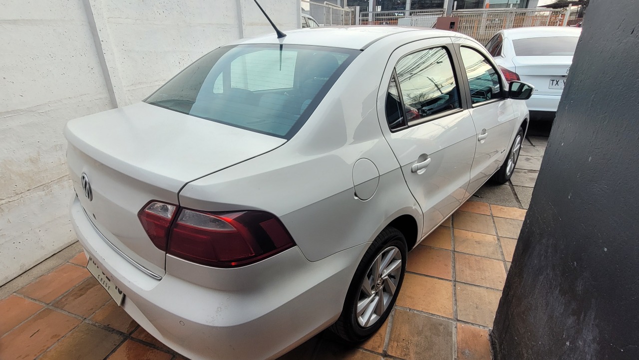 Volkswagen Voyage Highline 1.6 Full Mec. — foto 4 de 16