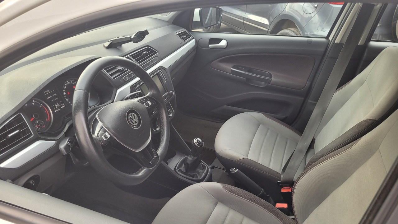 Volkswagen Voyage Highline 1.6 Full Mec. — foto 10 de 16