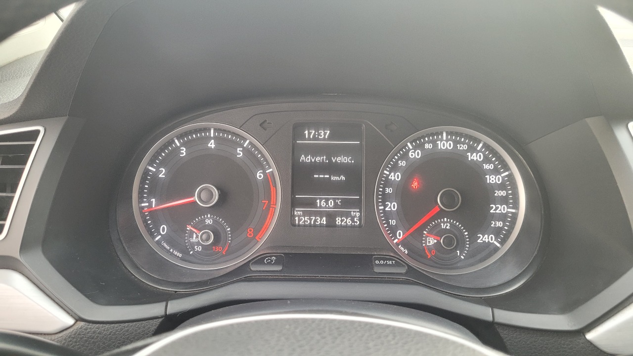 Volkswagen Voyage Highline 1.6 Full Mec. — foto 12 de 16