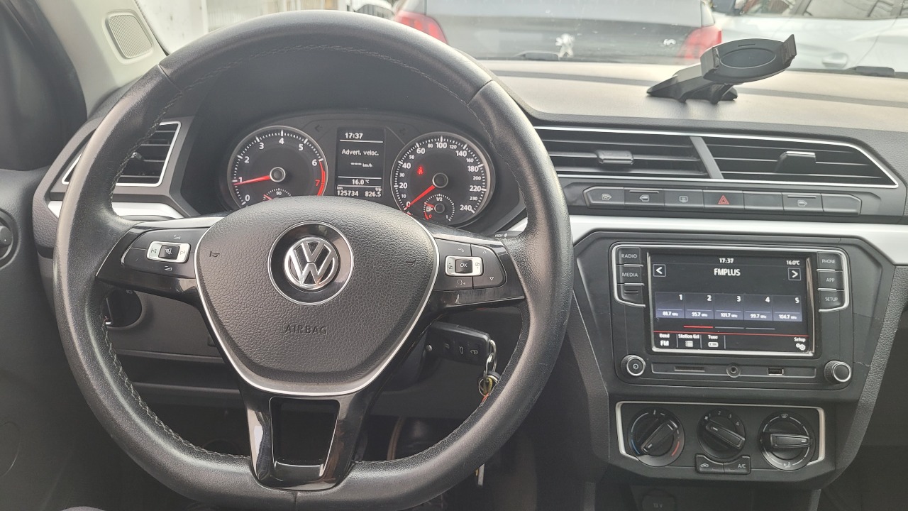 Volkswagen Voyage Highline 1.6 Full Mec. — foto 13 de 16