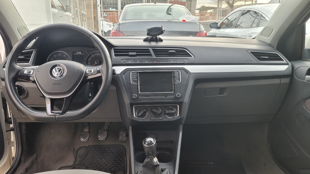 Volkswagen Voyage Highline 1.6 Full Mec. — foto 14 de 16