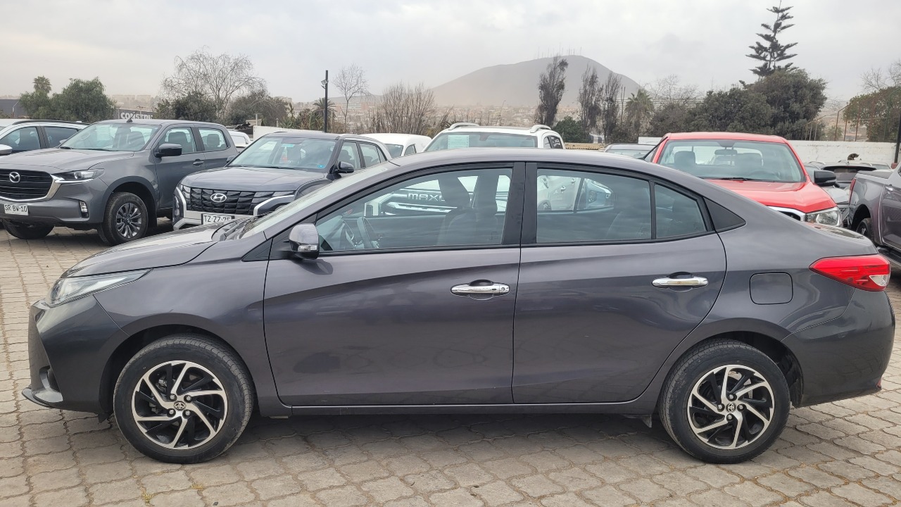 Toyota Yaris Sedan Otto 1.5 Full Mec. — foto 4 de 15