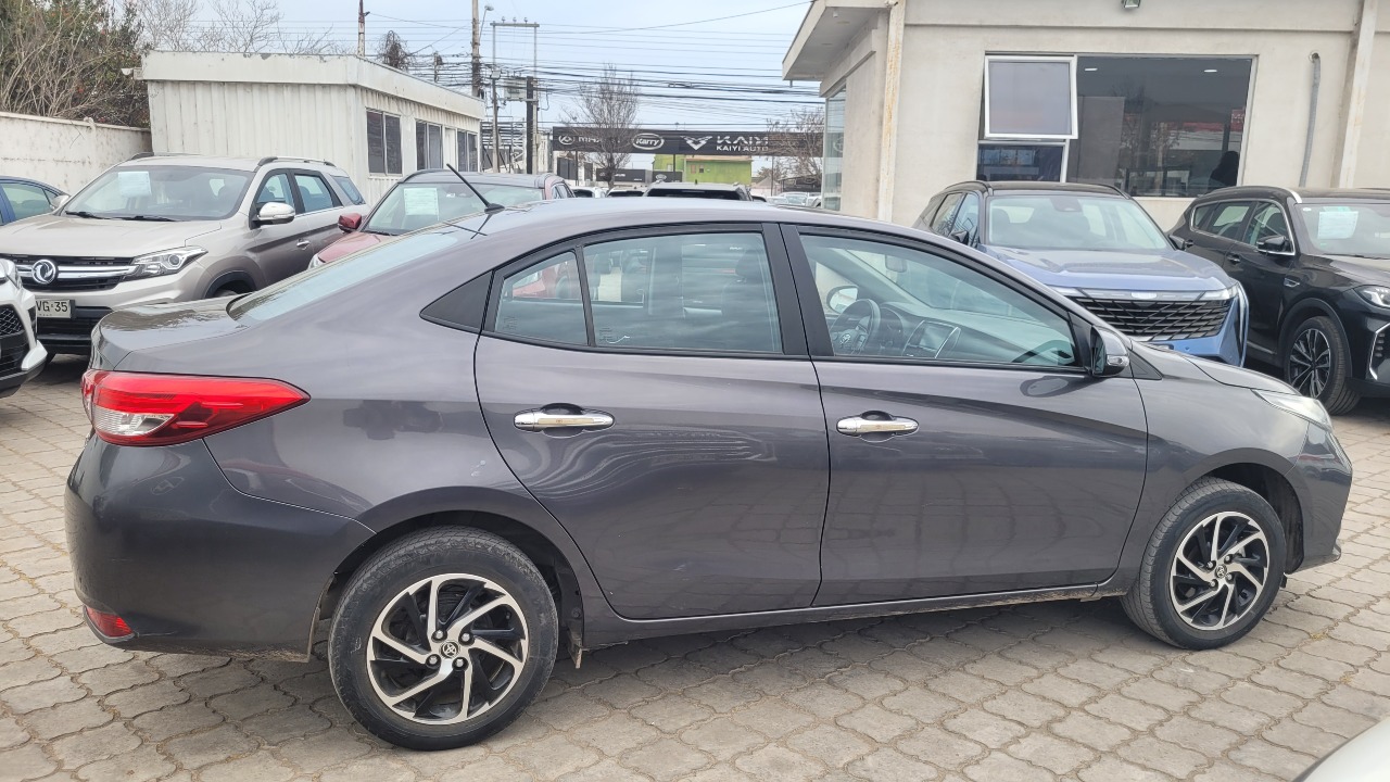 Toyota Yaris Sedan Otto 1.5 Full Mec. — foto 7 de 15