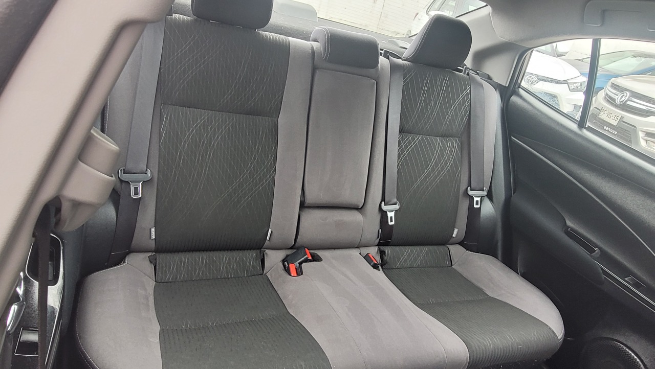 Toyota Yaris Sedan Otto 1.5 Full Mec. — foto 9 de 15