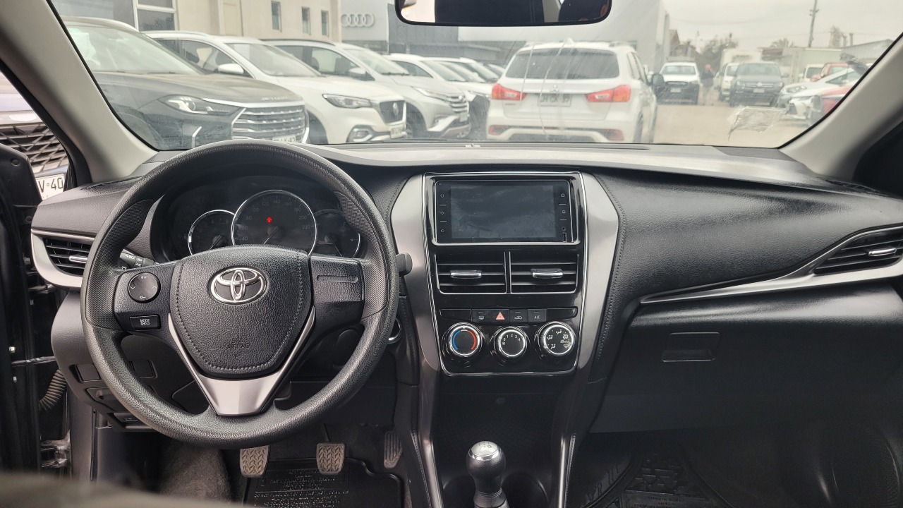 Toyota Yaris Sedan Otto 1.5 Full Mec. — foto 14 de 15