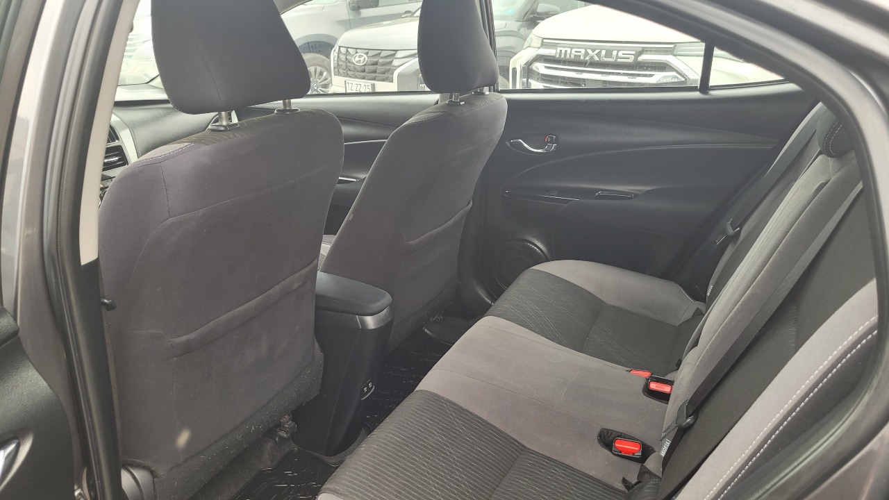 Toyota Yaris Sedan Otto 1.5 Full Mec. — foto 15 de 15