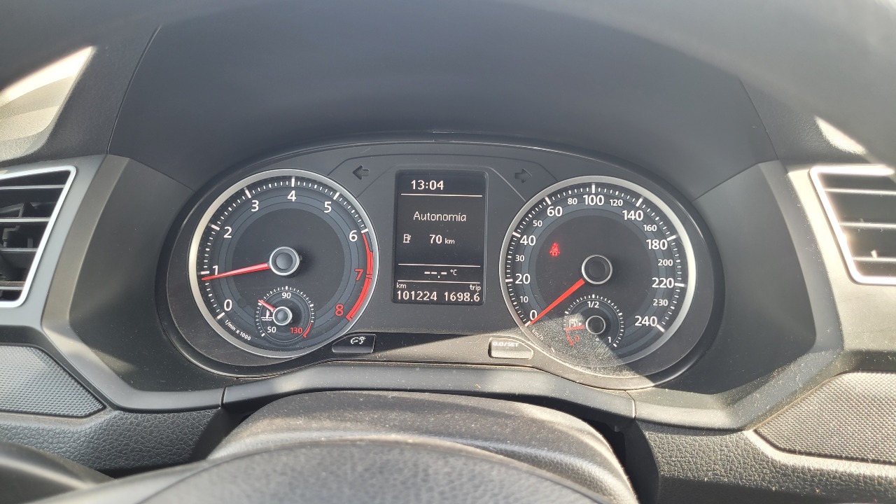 Volkswagen Voyage Power 1.6 Full Mec. — foto 12 de 15