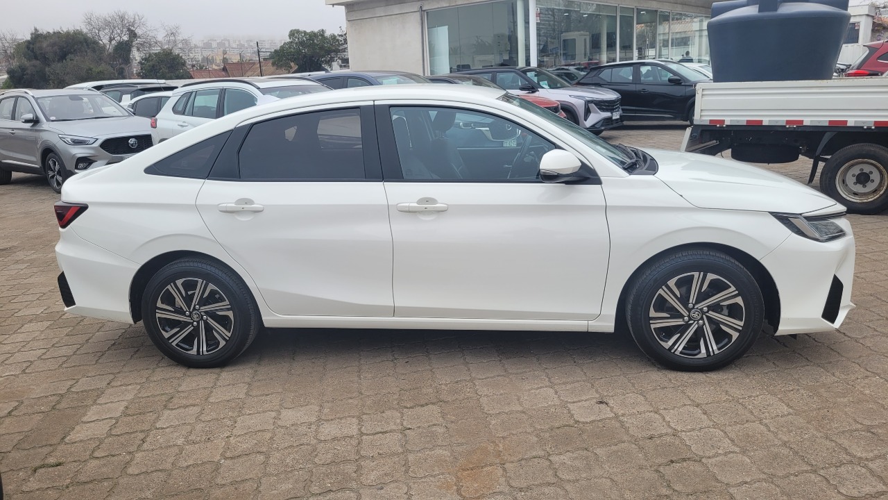 Toyota Yaris Sd1.5 Full Mec. — foto 6 de 15