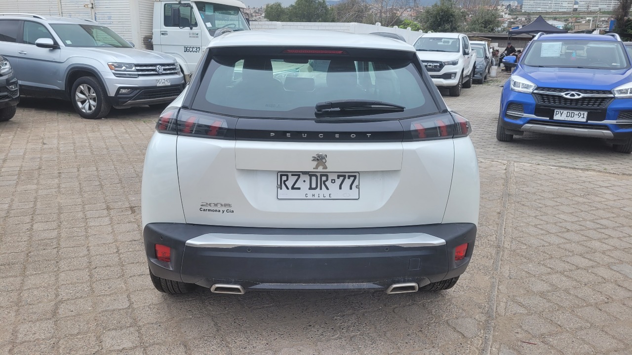 Peugeot 2008 Active 1.2 Full Mec. — foto 6 de 15