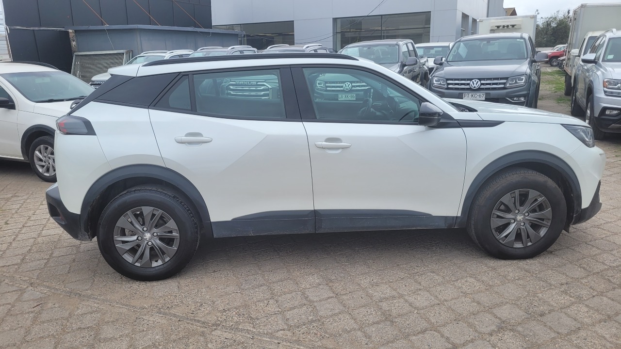 Peugeot 2008 Active 1.2 Full Mec. — foto 8 de 15