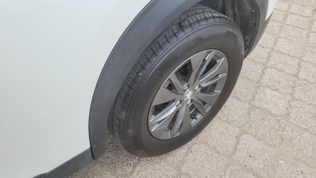 Peugeot 2008 Active 1.2 Full Mec. — foto 10 de 15