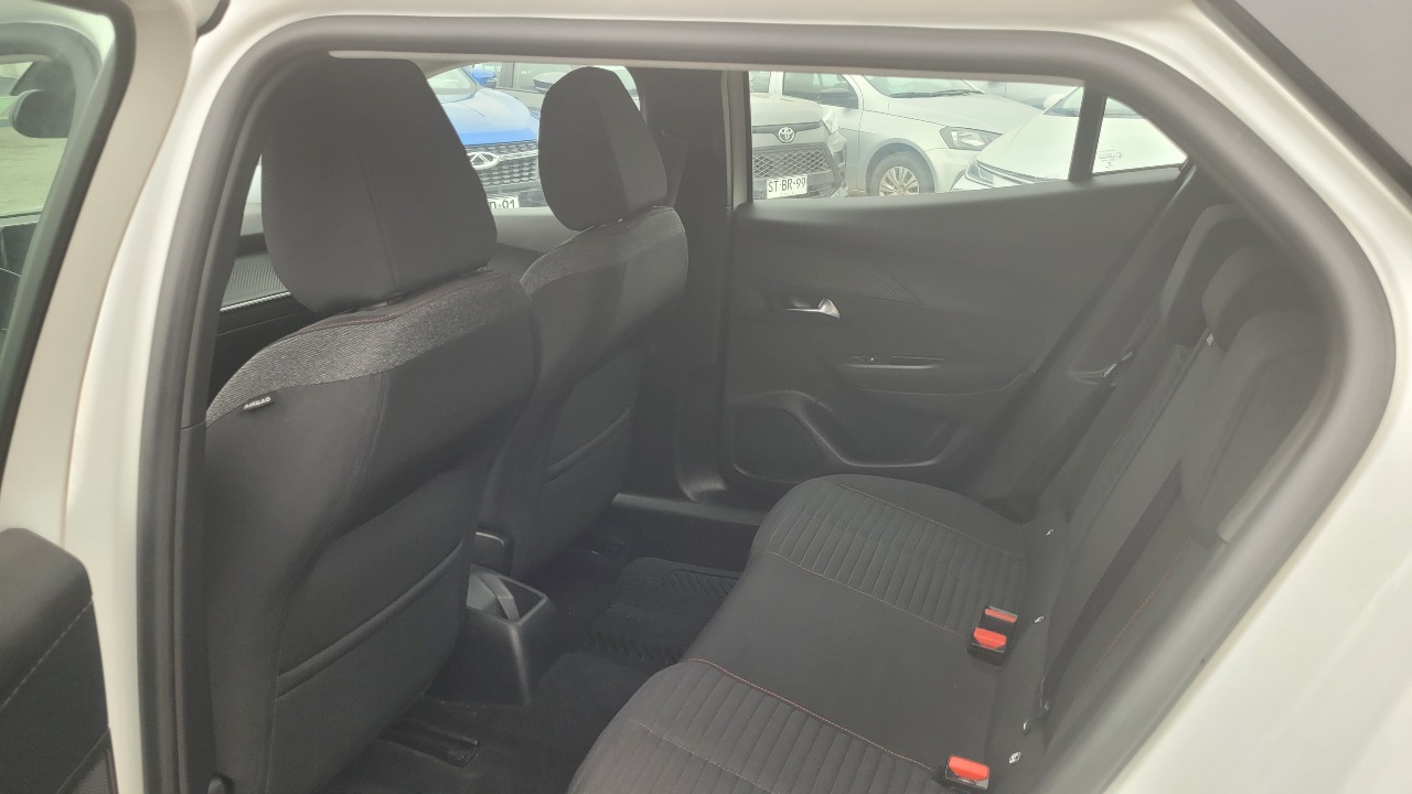 Peugeot 2008 Active 1.2 Full Mec. — foto 11 de 15
