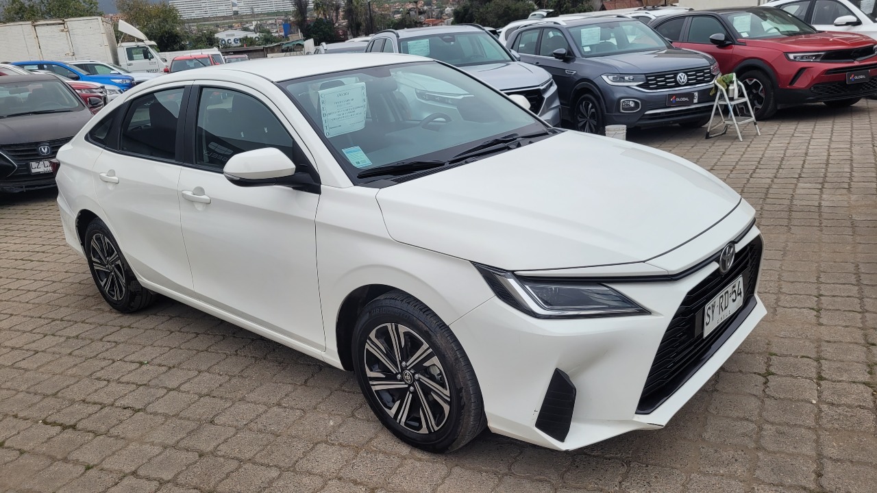 Toyota Yaris 1.5 Full Mec. — foto 3 de 15