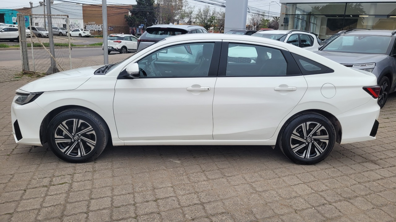 Toyota Yaris 1.5 Full Mec. — foto 4 de 15