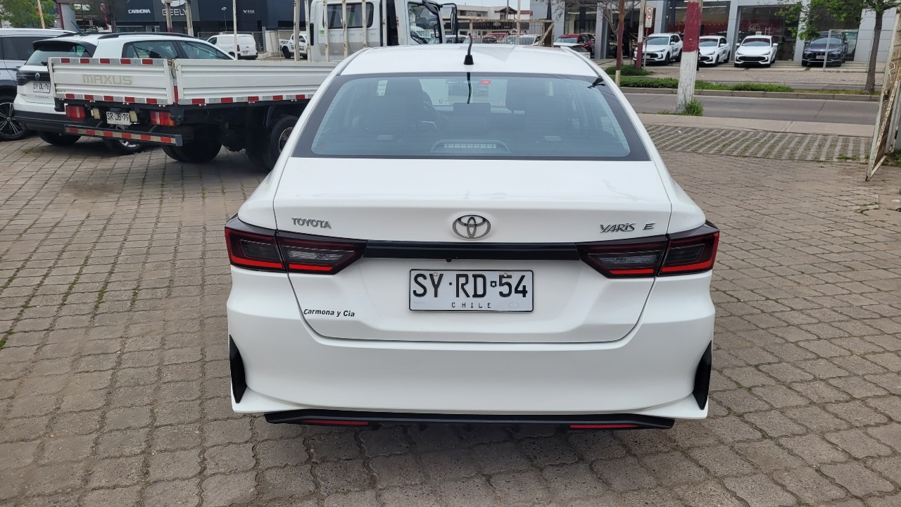 Toyota Yaris 1.5 Full Mec. — foto 6 de 15
