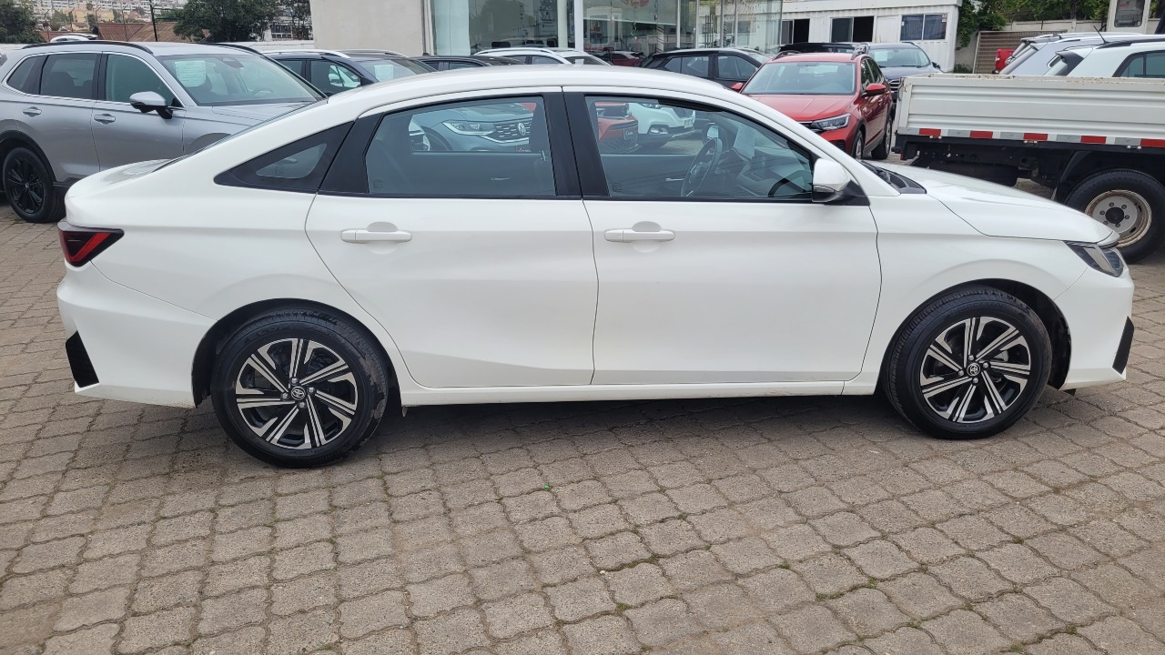 Toyota Yaris 1.5 Full Mec. — foto 8 de 15