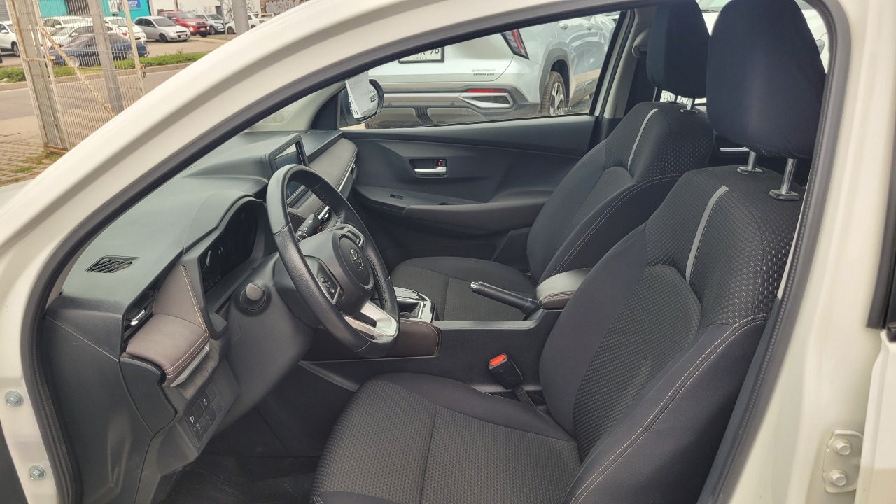 Toyota Yaris 1.5 Full Mec. — foto 9 de 15