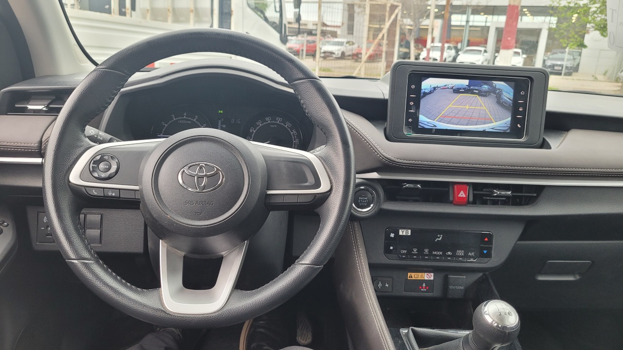 Toyota Yaris 1.5 Full Mec. — foto 13 de 15