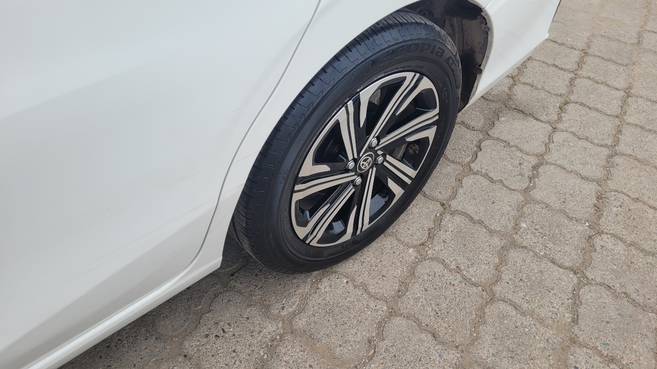 Toyota Yaris 1.5 Full Mec. — foto 14 de 15