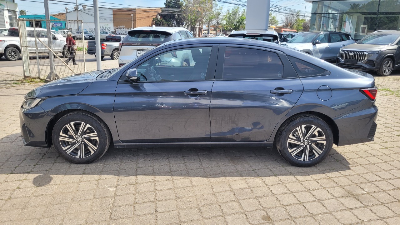Toyota Yaris — foto 2 de 15
