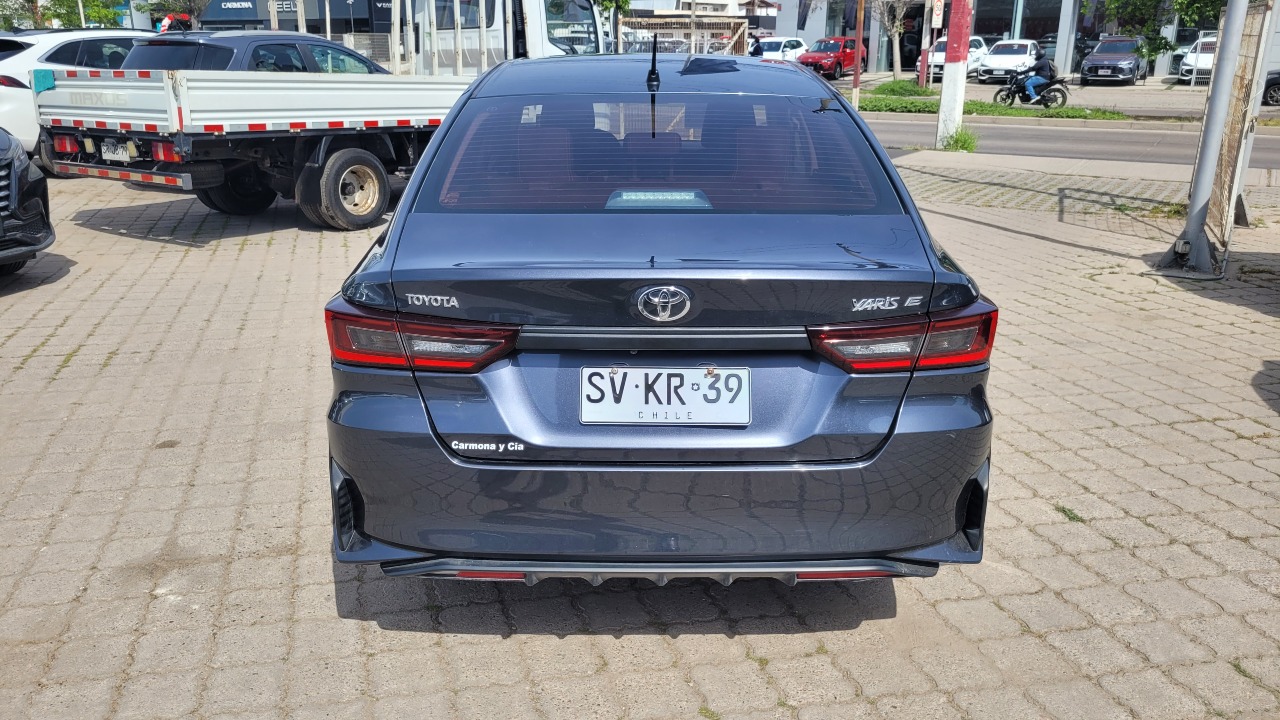 Toyota Yaris — foto 6 de 15