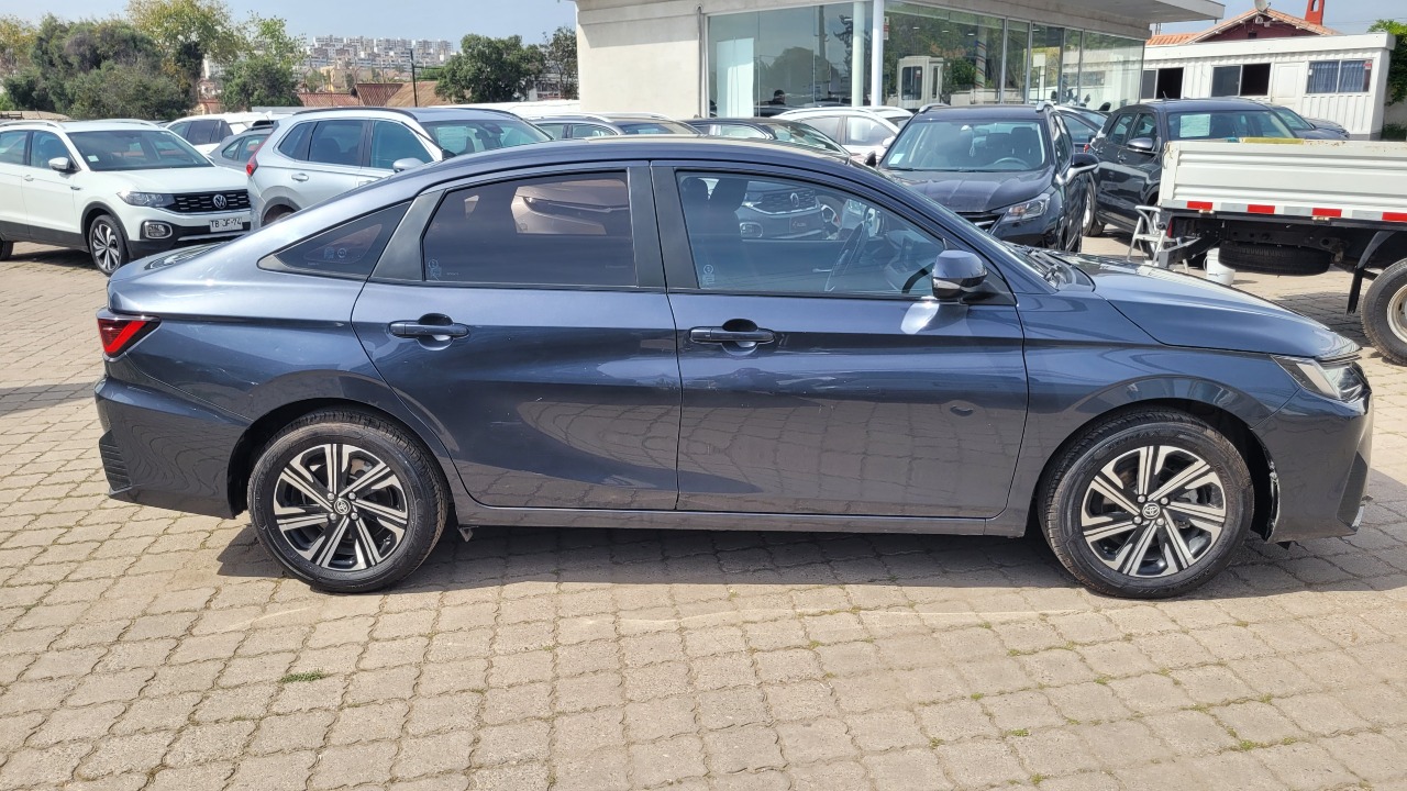 Toyota Yaris — foto 8 de 15