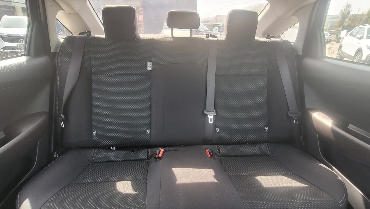 Toyota Yaris — foto 10 de 15