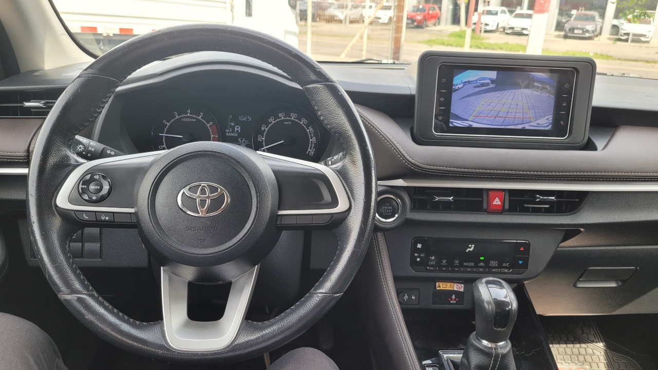 Toyota Yaris — foto 12 de 15