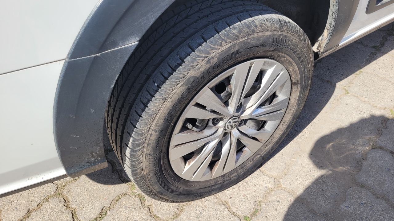 Volkswagen Saveiro Cs 4X2 1.6 Tm — foto 12 de 14